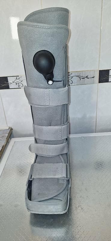 Prodajem ortopedska cizma u dobrom stanju cizma je leva i desna pumpa