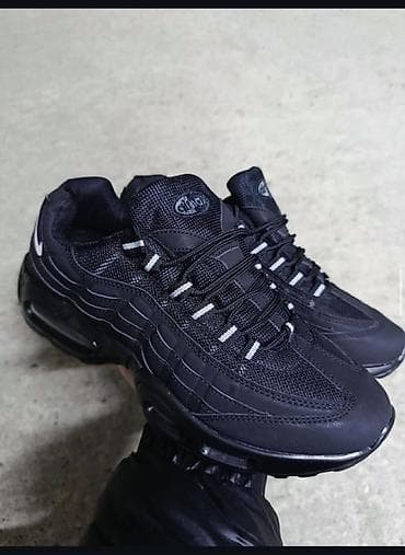 Patike – crne, sportsko-urbani stil - Model sa talasastim panelima i