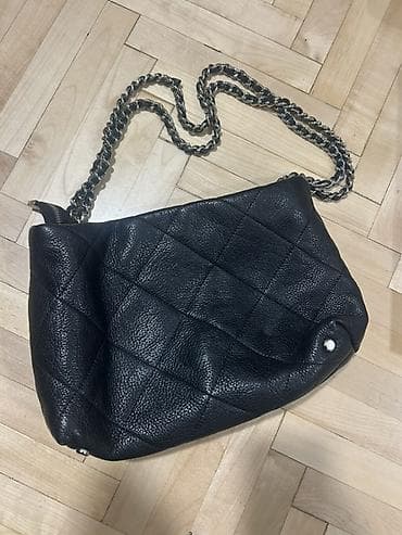 Crna ženska tašna MONA sa lancem - Materijal: prirodna koža sa