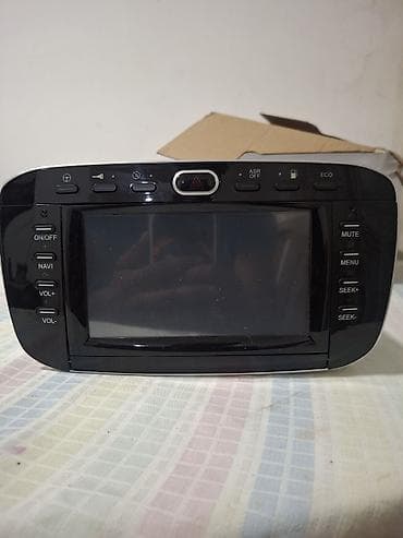 Multimedijalna navigacija za automobil, model WR-6220 - Integrisana