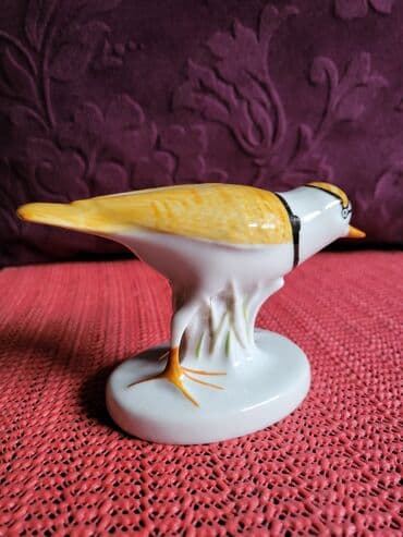 set porcelanski: Figura nova porcelanska 70te. Visina. 7cm. Duzina. 11,5cm — 9