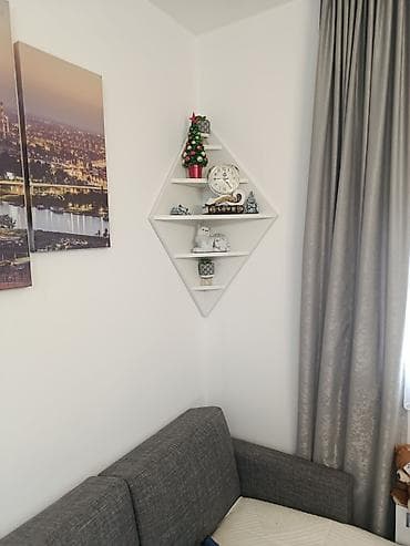 Polica 26 Materijal: Univer debljine 18mm u belom dekoru. Dimenzije