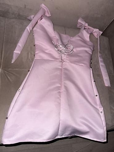 kapa sa baterijom: Ružičasta mini haljina sa kristalnim detaljima - Model: kratka — 2