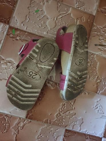 dokolenice za bebe: Sandale u odlicnom stanju — 2