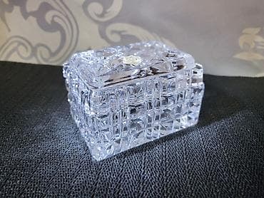 new tekstil: Satula/pepeljara nova kristal Zajecar iz 70ih godina. Set nov od — 2