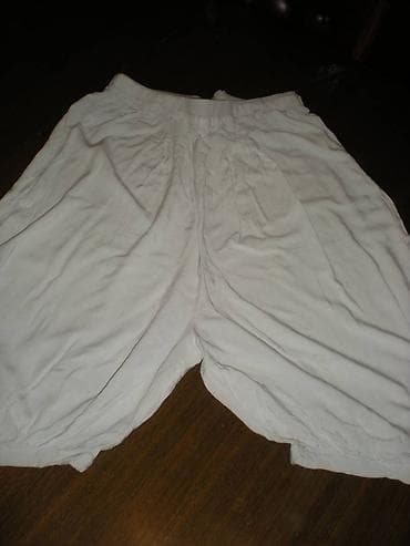 BAGGY 3/4 PANTALONE Vrlo svetlo sive, skoro bele letnje tričetvrt