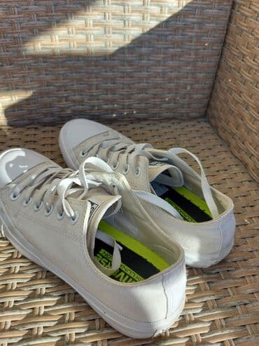 replay is more patike: Converse, 38, color - White — 11