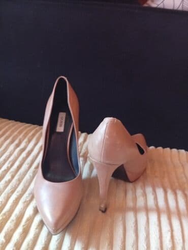 ženske mokasine metro: Pumps, Guess, 39 — 5