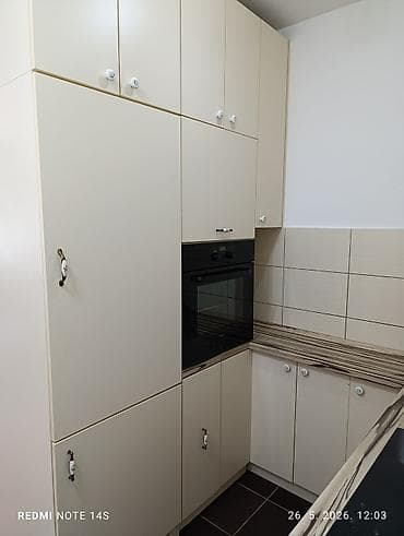 izdajem stan: Izdajem jednoiposoban namešten stan u blizini bolnice. Lift, parking — 6