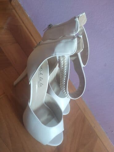 klompe sa vazdušnim đonom: Sandals, 38.5 — 3