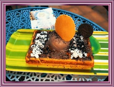 staklene cinije za voce: Beližava poslastičarnica nudi bogato dekorisane vafle i bubble waffle — 1