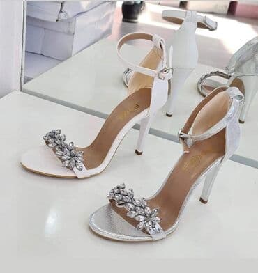 leon drvene klompe cena: Br :36-40
Visina pete:10cm
Cena:3900din — 4