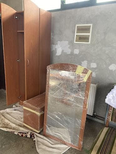 moderna s: Predsoblje/komplet za hodnik – univer u boji trešnje Sastav: - Ormar — 2