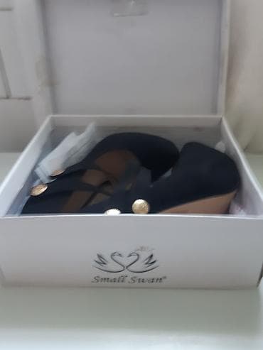 salonke broj 35: Elegantne nove crne cipele Small Swan - Model: salonke sa visokom — 2