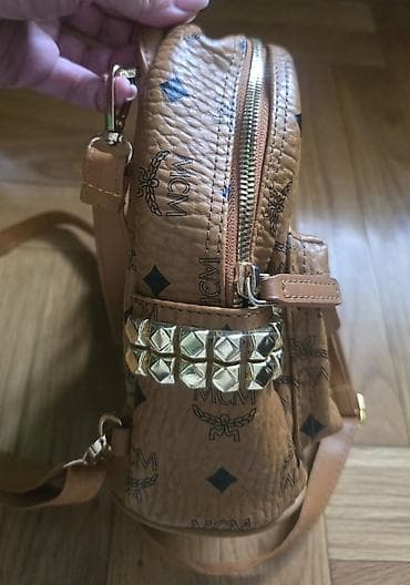 stradivarius aksesoari: MCM mini stark ranac konjak braon boje sa monogram printom. Nov je — 6