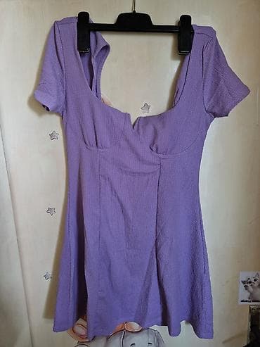 Ljubičasta mini/kratka haljina sa kratkim rukavima i raširenim