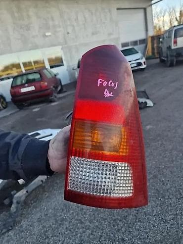 brava haube ford focus: DESNI STOP FORD FOKUS | desni stop ford fokus karavan — 1