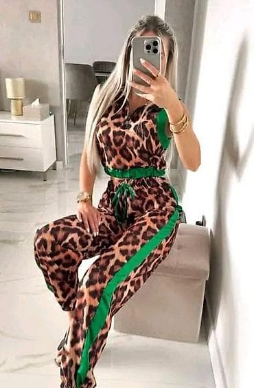 Komplet crop top majica i siroke pantalone leopard dezen sa na lalafo.rs Komplet crop top majica i siroke pantalone leopard dezen sa