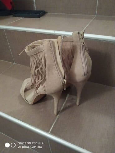 una obuca beograd: Sandals, 39 — 1