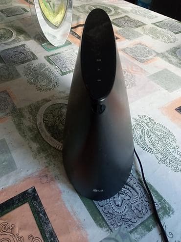 LG bežični/Bluetooth zvučnik – stojeći, sa elegantnim konusnim