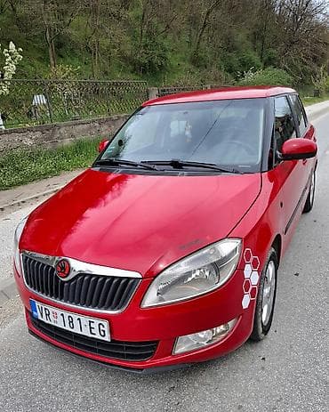 pracke prodaja: Škoda Fabia – hečbek, crvena boja, 5 vrata,motor benzinac sa swkvent — 2