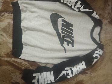 patike sa potpeticom: Nike duks sa dugim rukavima - Model: klasičan duks/raglan kroj - — 1