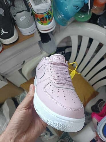 a klasa patika: Nike, 37 — 7