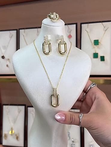 zara haljina s: Zlatni setovi nakita – elegantne kolekcije - Set 1: Ogrlica sa — 1