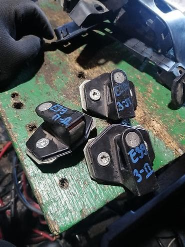 elektricni voz: BMW E39 više komada - Delovi za BMW E39, označeni i sortirani (3-d — 1