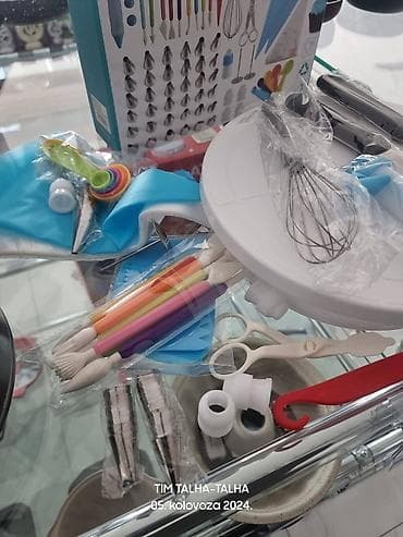 Daske za peglanje: Set za torte i kolače Cena 2000 din Set za komplet za ukrašavanje — 2