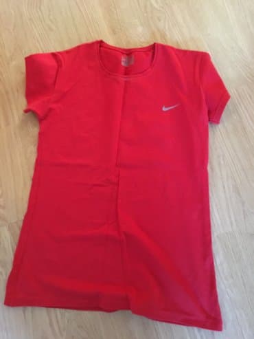 c a basic majice: Nike, M (EU 38), L (EU 40), S (EU 36), bоја - Crvena — 1