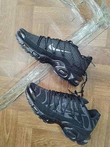 Orginal model NIKE TN
Brojevi od 41 do 46
Cena 7000din na lalafo.rs Orginal model NIKE TN
Brojevi od 41 do 46
Cena 7000din