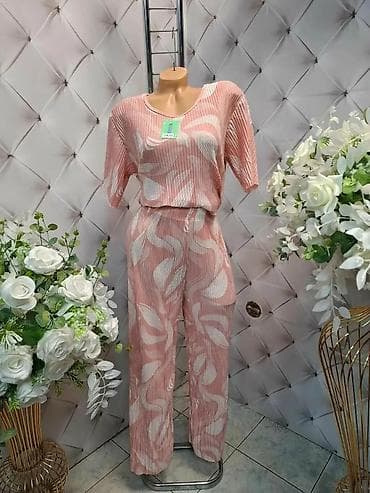 lagane letnje pantalone: Ženski komplet – plisirana majica i pantalone sa printom - Dvodelni — 5