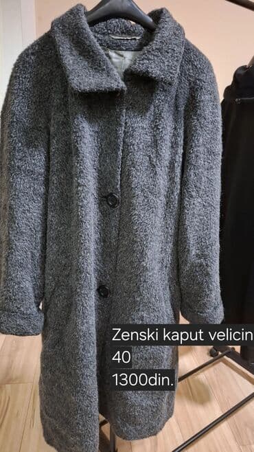 Ženski kaput, veličina 40. Sivi, teksturirani materijal. Klasičan kroj