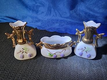 viseci lusteri: Trodelni nov porcelanski dekorativni set 1920g+. Trodelni set — 2