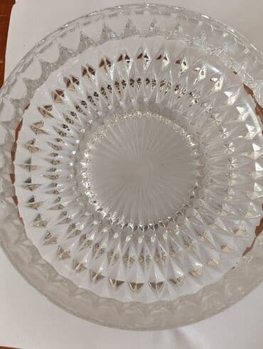 Staklena kristalna posuda/cinija sa reljefnim brušenim dezenom -