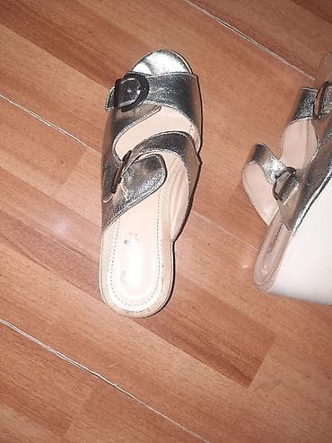 tommy zenske cizme: Srebrne ženske klompe/sandale na platformu - Model: slip-on klompe — 4