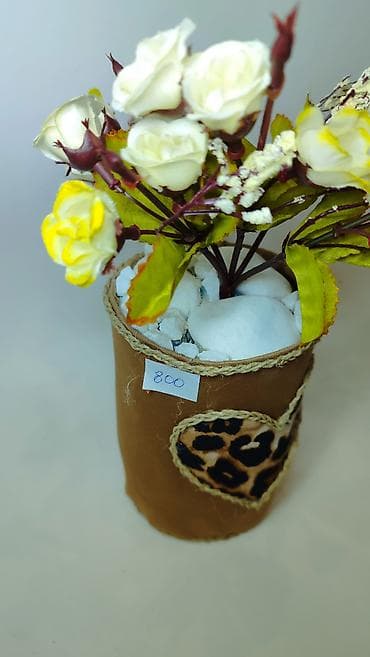 Kućni dekor: Dekorativna aranžmanska saksija sa veštačkim belim ružama - Aranžman — 6