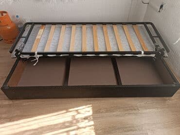 sto i stolica za devojcice: Kauč na razvlačenje sa prostorom za odlaganje posteljine. Poseduje — 1