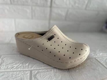 crocs zenske klompe: 36-41
1500din — 6