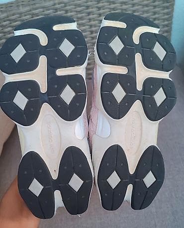 decathlon decije rukavice: New balance za devojčice, kupljene u Buzz u, broj 32,kao NOVE — 6