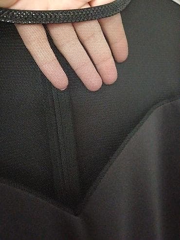 Dresses: Elegantna crna haljina do kolena - Kroj: ravna silueta, dužina do — 3