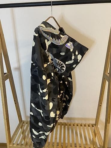 A Bathing Ape (BAPE) “Shark” zip hoodie - Model: Full-zip hoodie sa na lalafo.rs A Bathing Ape (BAPE) “Shark” zip hoodie - Model: Full-zip hoodie sa