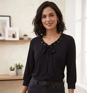 bez tech fleece: Elegantna crna bluza sa vrpcom - Model: ženska bluza sa 3/4 rukavima — 1