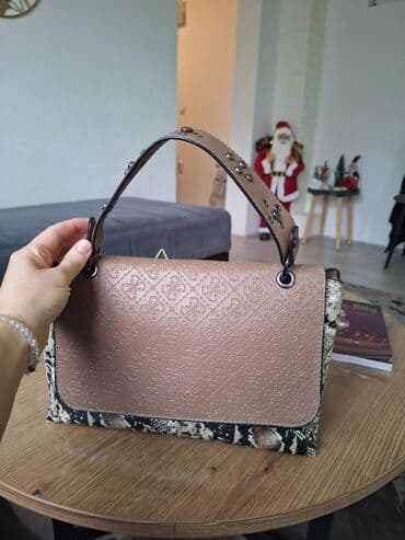 Elegantna torbica, Guess, Materijal: Veštačka koža