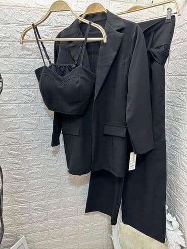 crveni komplet: Komplet 3u1: 3100 din — 2