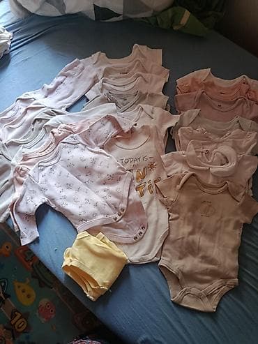Paket stvari za bebu veličina 62 Bodi kratak rukav 13 komada Bodi na lalafo.rs Paket stvari za bebu veličina 62 Bodi kratak rukav 13 komada Bodi