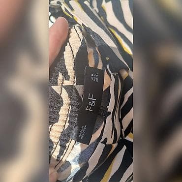 pantalone 44: F&F Naznacena vel.38 Poluobim struka od 36 do48 (imaju lastis — 4