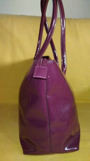 torba novo: Calvin Klein bordo lakovana torba Prelepa lakovana torba Calvin Klein — 3