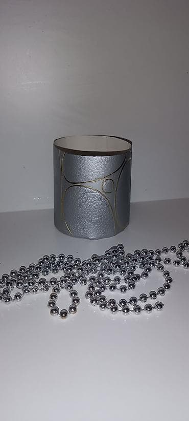 Figures: Srebrna dekorativna cilindrična kutijica/posuda sa modernim reljefnim — 3